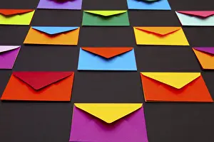 Holiday Table Setting Imprime: Composition with white and colored envelopes on the table