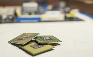 Electronic Components Imprime: Computer microprocessors, three computer processors