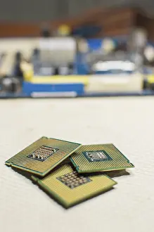 Electronic Components Imprime: Computer microprocessors, three computer processors