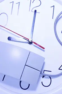 Studio Shot Symbolic Picture Imprime: Computer mouse on clock