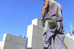 Close Up Construction Imprime: Construction worker (bricklayer) on the building site