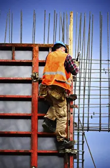 Building Construction Site Imprime: Construction worker at work