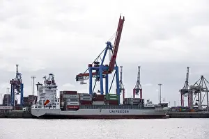 Hamburg Container Terminal Imprime: Container ship, loading cranes and stacks of containers