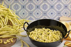 Scarlet Runner Bean Imprime: A cooking pot full of sliced beans on a kitchen worktop