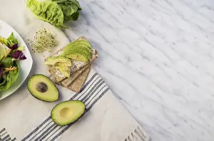 Business Attire Man Imprime: Crisp bread with avocado table