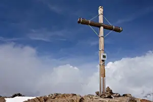 Impresiones de Cruz en la cima de la montaña Gleckspitz, valle de Ulten, provincia de Bolzano-Bozen, Italia, Europa Bolzano Imprime: Cruz en la cima del monte Gleckspitz.