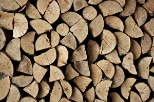 Firewood Stack Imprime: Cut firewood stack logs as pattern background