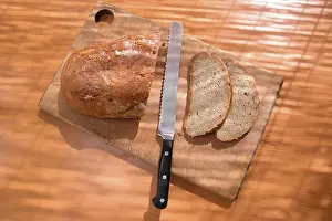 Coloured Food Photography Imprime: Cutting bread