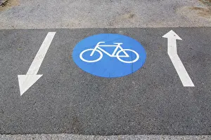 Road Safety Signs Imprime: Cycle path marking on a pavement