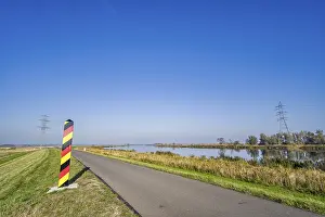 Nature Reserves In Germany Imprime: Cycle path along the West Oder