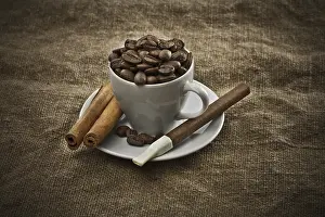 Coffee Tableware Imprime: Dark coffee composition