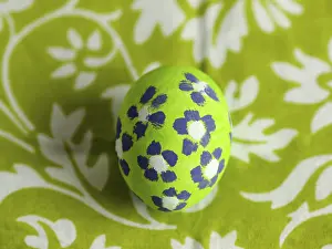 Deserted Spring Scene Imprime: Decorated Easter eggs