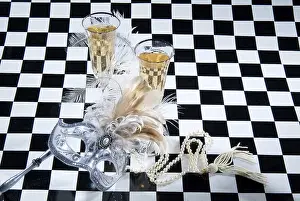 Empty Studio Environment Photos Imprime: Decorative elements on a checkered studio background