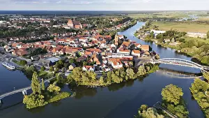 Waterfront Resort Towns Imprime: Default