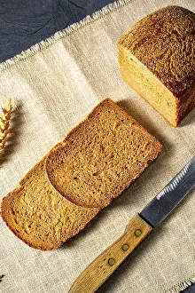 Balanced Diet Meal Ideas Imprime: Delicious rye bread on the table