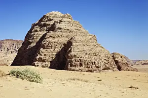 Jordan Desert Landscape Imprime: Desert plain with sandstone cliffs