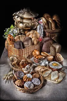 Bread Types Imprime: Different kinds of bread on a canvas studio background