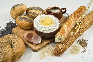 Different Kinds Of Bread Imprime: Different kinds of bread on a studio background