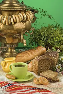 Different Kinds Of Bread Imprime: Different kinds of bread on a studio background