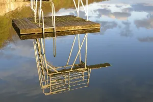 Recreational Activity Spot Imprime: Diving platform. Reflection of a jump tower
