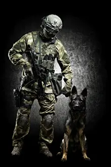 German Shepherd Breed Imprime: Dog handler posing in the studio with a trained shepherd