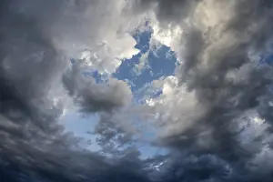 Dramatic Cloud Formation Imprime: Dramatic cloud formation in front of a summer thunderstorm