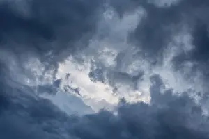 Cloudy Mood Wallpaper Imprime: Dramatic cloud formation in front of a summer thunderstorm