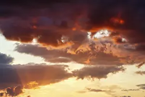 Dramatic Cloud Sky Imprime: Dramatic cloud sky at sunset, orange