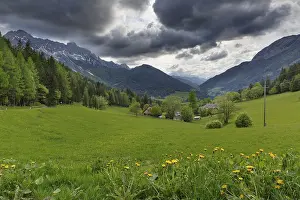 Deserted Alpine Meadow Scene Imprime: Dramatic clouds over the alpine landscape
