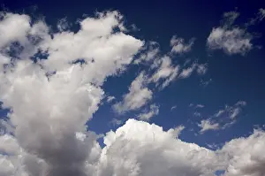 Dramatic Sky Imprime: Dramatic clouds on a deep blue sky