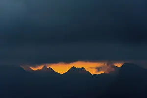 High Mountain Range View Imprime: Dramatic clouds above Lechtal mountains