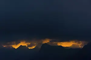 Sunrise In Austria Imprime: Dramatic clouds above Lechtal mountains