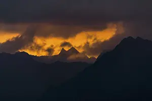 Sunrise In Austria Imprime: Dramatic clouds above Lechtal mountains