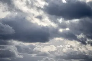 Dramatic Cloudy Skies Imprime: Dramatic clouds in the sky, dark rain clouds