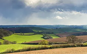 British Countryside Imprime: Dramatic clouds and sky over fields of Berry Pomeroy