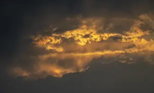 Dramatic Clouds At Sunset Imprime: Dramatic clouds at sunset, black clouds