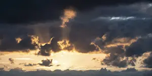 Deserted Greek Beach Imprime: Dramatic clouds, sunset, Cyclades