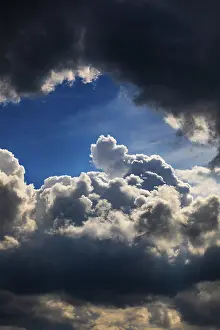 Blue Sky Cumulus Cloud Imprime: Dramatic cloudscape with (cumulus) clouds