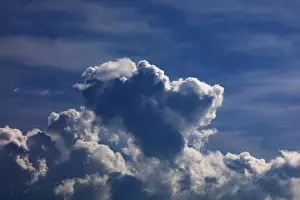 Blue Sky With Cumulus Cloud Imprime: Dramatic cloudscape with (cumulus) clouds