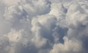 Blue Sky Cumulus Cloud Imprime: Dramatic cloudscape with (cumulus) clouds