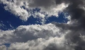 Blue Sky With Cumulus Cloud Imprime: Dramatic cloudscape with (cumulus) clouds