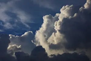 Nice Weather Travel Photography Imprime: Dramatic cloudy sky with clouds (cumulus)