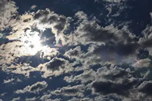 Dramatic Cloudy Skies Imprime: Dramatic cloudy sky with sunbeams