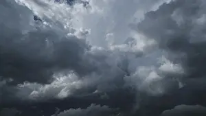 Gloomy Weather Forecast Imprime: Dramatic dark storm clouds in sky background