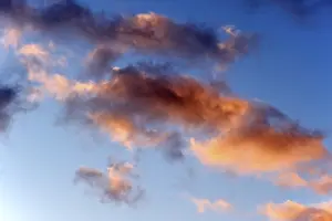 Dramatic Evening Sky Imprime: Dramatic evening sky with clouds at sunset