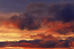 Dramatic Evening Sky Imprime: Dramatic evening sky at sunset