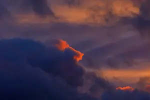 Dramatic Evening Sky Imprime: Dramatic evening sky at sunset