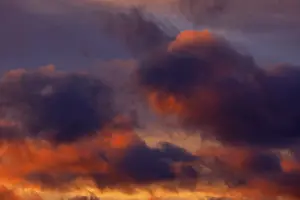 Dramatic Evening Sky Imprime: Dramatic evening sky at sunset