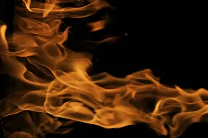 Dark Background Flames Imprime: Dramatic flames against A dark background
