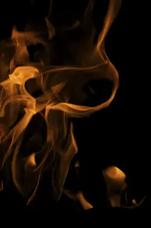 Plain Colored Background Wallpaper Imprime: Dramatic flames against A dark background
